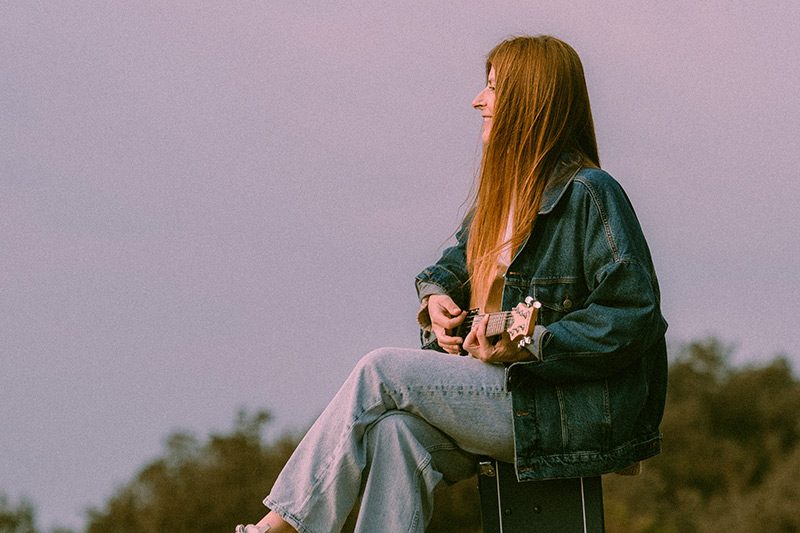 Alícia, cantant i guitarrista